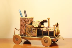 Iron Decorative engine pen jar